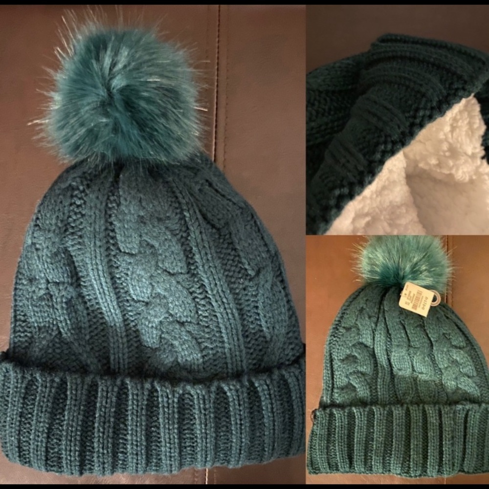 NWT Victoria’s Secret VS PINK green Sherpa lined beanie pompom